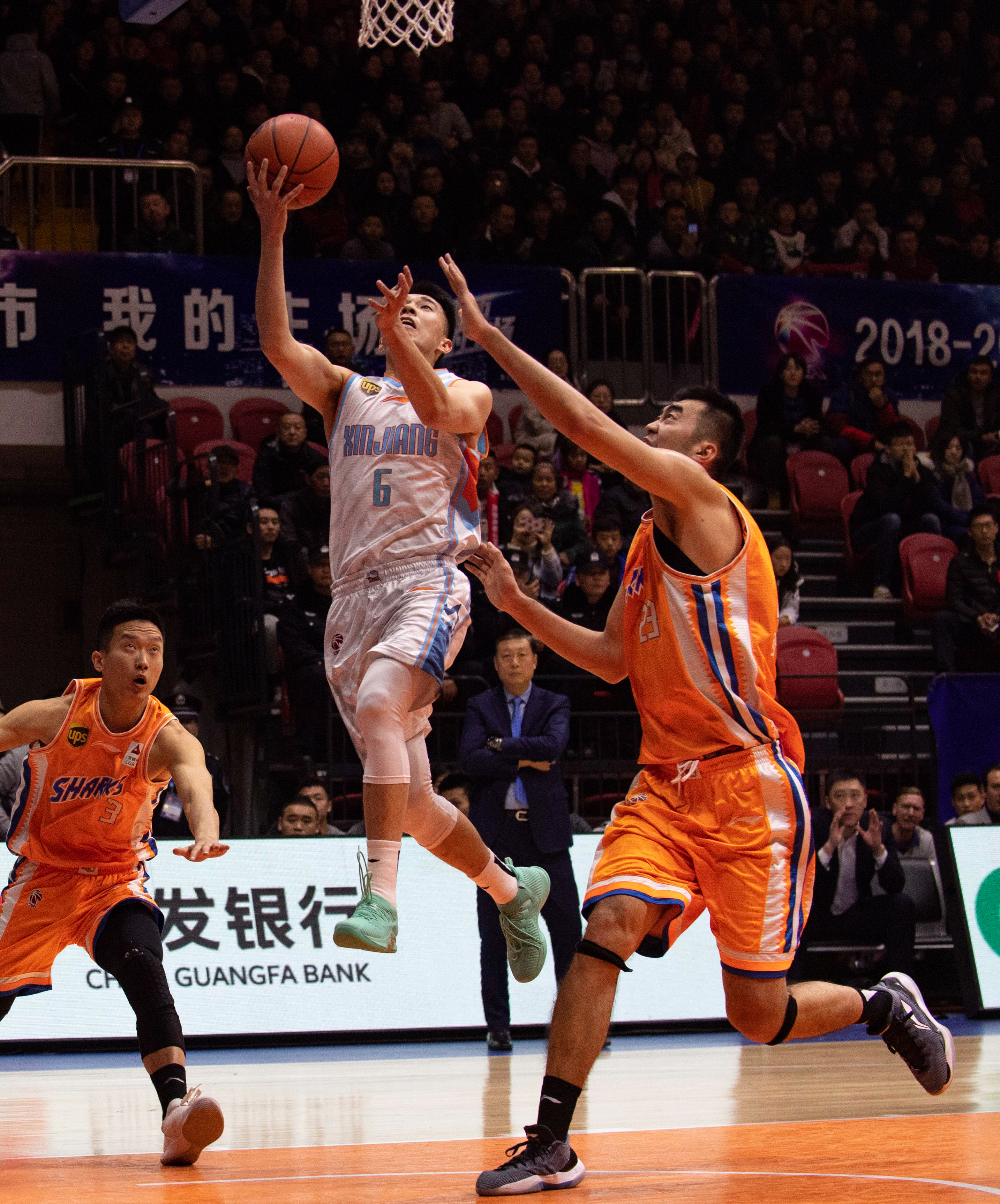 右侧肋部通 右侧肋部通